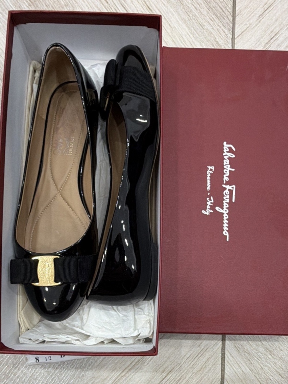 Salvatore Ferragamo Varina Women's Black Patent Leather Bow Flats Size 8.5 B